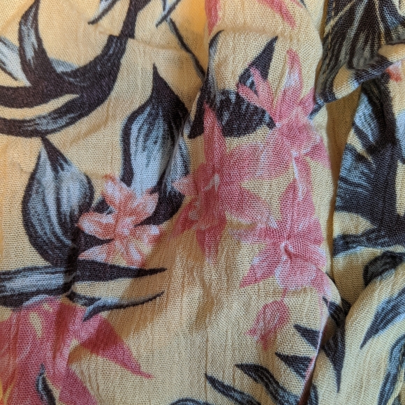 NWT Lightweight Floral Short - Picture 4 of 5